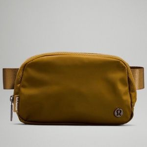 Lululemon Everywhere Belt bag